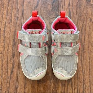 Girl’s Silver and Pink Plae Shoes, Size 9.5